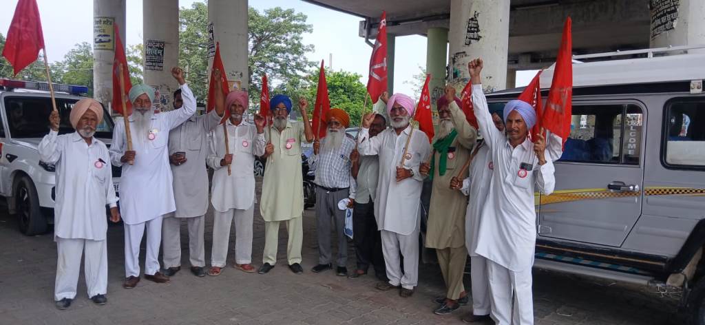 मनरेगा कर्मचारियों पर किया गया लाठीचार्ज अत्यंत निंदनीय लाठीगोली से जन आंदोलनों को नहीं दबाया जा सकता